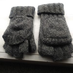 Grey/Black Knit Gloves